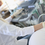 Dra. Thaline Neves Coutinho explica como o ultrassom é essencial para detectar pedras nos rins de forma rápida e precisa.