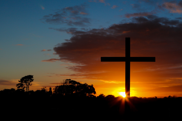 Reflexão de Jose Eduardo De Oliveira e Silva sobre o latim na unidade da Igreja: uma tradição viva que expressa comunhão e beleza litúrgica.