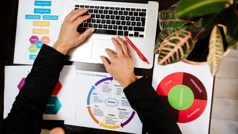 O papel dos dados nas decisões empresariais analisado por Andre de Barros Faria.