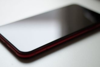 Apostas online nas favelas: promessa de renda rápida esconde ciclo de precariedade