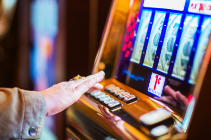 Regulamentação dos jogos de azar em estabelecimentos avança em Minas Gerais e redefine debate econômico no Brasil